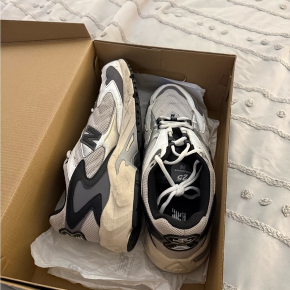 New Balance Grey and Black Athletic Shoes - Picture 3 of 4